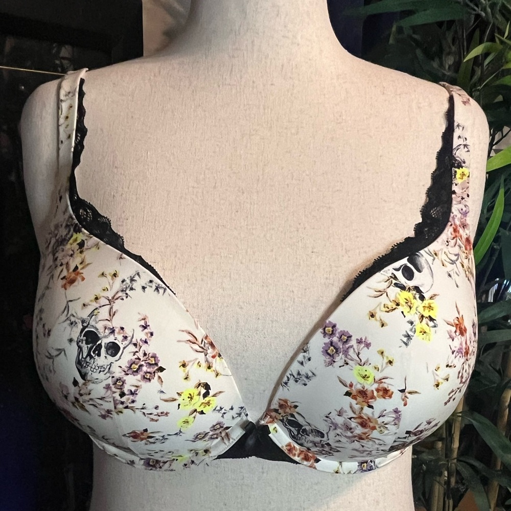 Like new Torrid Curve Floral Skull Print Bra with Lace Trim
